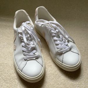 Veja Esplar leather and suede sneaker